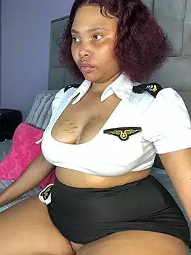 Snapshot of Anaelle24 chatting on 01.11.25 Anaelle24 online show from 01.11.25