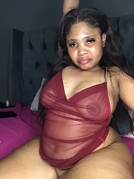 Snapshot of Anaelle24 chatting on 02.05.25 Anaelle24 online show from 02.05.25