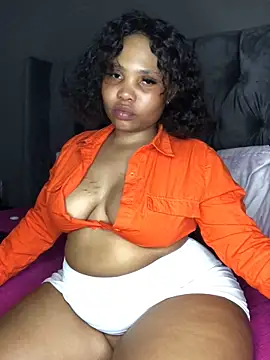 Snapshot of Anaelle24 chatting on 02.11.25 Anaelle24 online show from 02.11.25