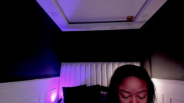 Snapshot of mia_schwarz chatting on 04.24.26 mia schwarz online show from 04.24.26