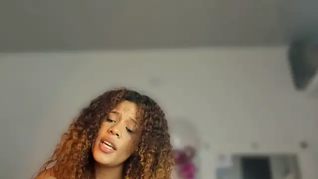 Snapshot of ateneawilliams chatting on 03.12.25 ateneawilliams online show from 03.12.25