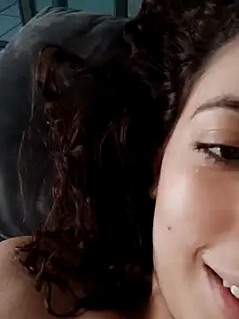 Snapshot of Sweet-diamondxxx chatting on 12.18.24 Sweet-diamondxxx online show from 12.18.24