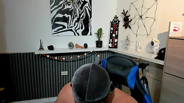 Snapshot of Daemon21 chatting on 10.21.25 Daemon21 online show from 10.21.25