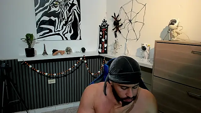 Snapshot of Daemon21 chatting on 11.10.25 Daemon21 online show from 11.10.25