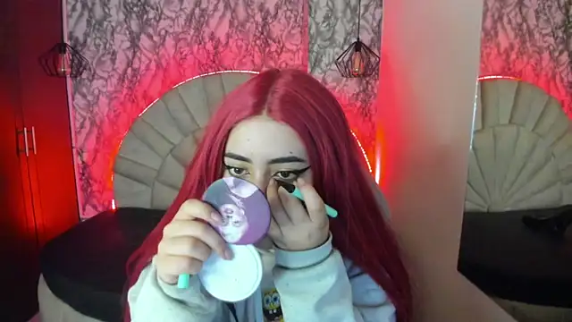 Snapshot of larissa01_ chatting on 03.17.25 larissa01 online show from 03.17.25