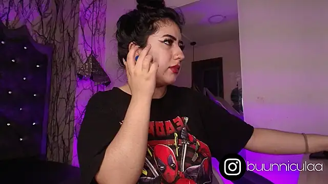 Snapshot of larissa01_ chatting on 10.04.25 larissa01 online show from 10.04.25