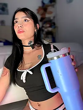 Snapshot of -Loren- chatting on 09.16.25 -Loren- online show from 09.16.25