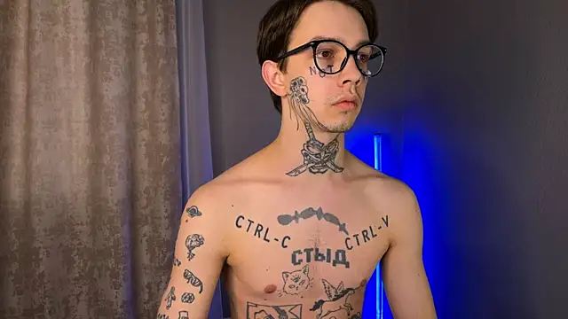 Snapshot of anahori__simon chatting on 01.18.25 anahori simon online show from 01.18.25