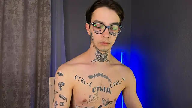 Snapshot of anahori__simon chatting on 01.18.25 anahori simon online show from 01.18.25