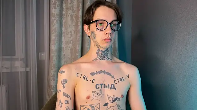 Snapshot of anahori__simon chatting on 02.04.25 anahori simon online show from 02.04.25