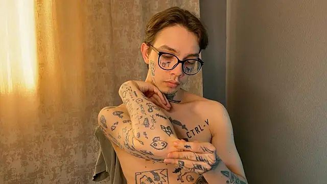 Snapshot of anahori__simon chatting on 02.09.25 anahori simon online show from 02.09.25