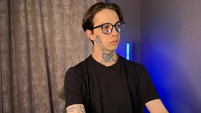 Snapshot of anahori__simon chatting on 02.15.25 anahori simon online show from 02.15.25