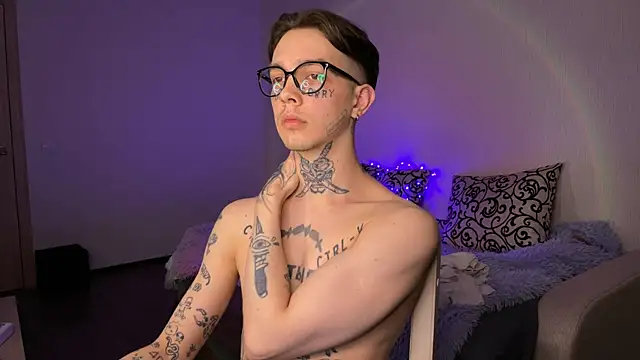 Snapshot of anahori__simon chatting on 02.28.25 anahori simon online show from 02.28.25