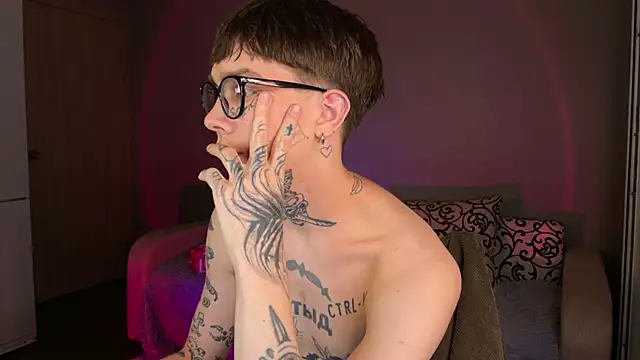 Snapshot of anahori__simon chatting on 09.08.25 anahori simon online show from 09.08.25