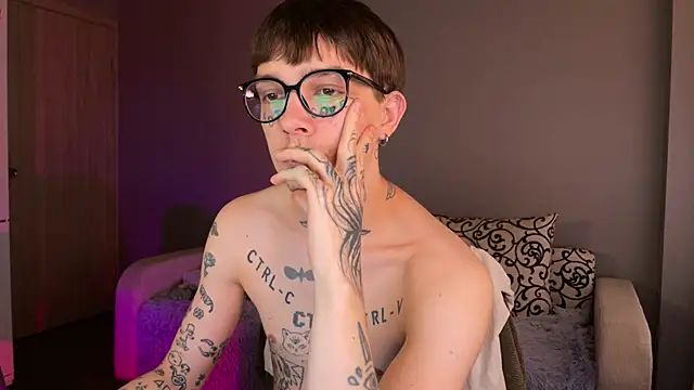 Snapshot of anahori__simon chatting on 10.02.25 anahori simon online show from 10.02.25