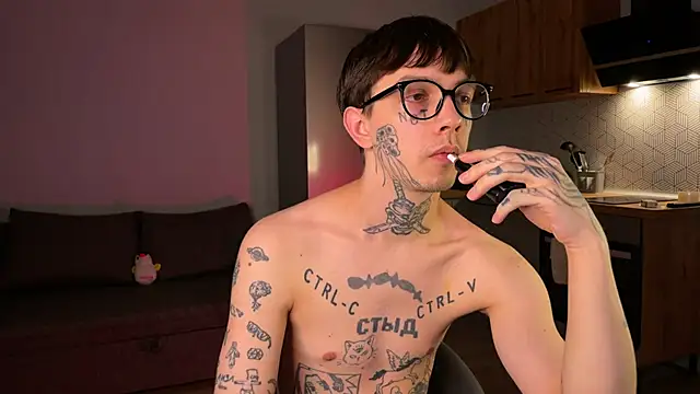 Snapshot of anahori__simon chatting on 10.11.25 anahori simon online show from 10.11.25