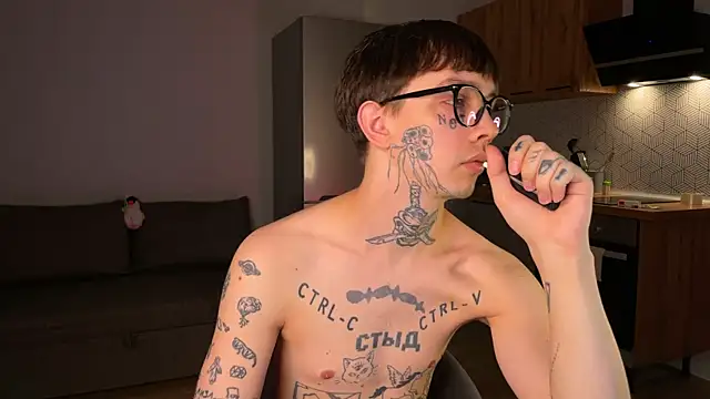 Snapshot of anahori__simon chatting on 10.13.25 anahori simon online show from 10.13.25