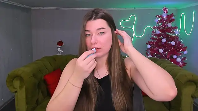 Snapshot of _Sun_Shy_ chatting on 12.29.24 Sun Shy online show from 12.29.24