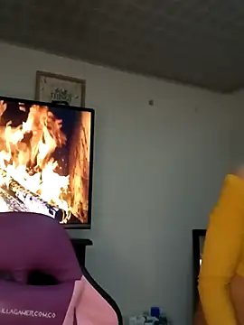 Snapshot of Lanna_hott_ chatting on 10.14.25 Lanna hott online show from 10.14.25