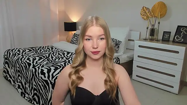 Snapshot of shy__lady chatting on 04.26.26 shy lady online show from 04.26.26