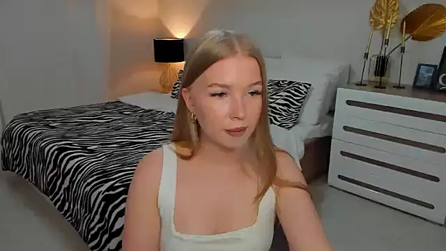 Snapshot of shy__lady chatting on 05.20.26 shy lady online show from 05.20.26