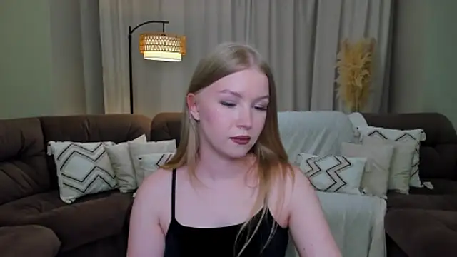 Snapshot of shy__lady chatting on 05.28.26 shy lady online show from 05.28.26