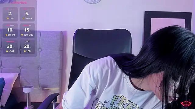 Snapshot of samy_lewis chatting on 12.18.24 samy lewis online show from 12.18.24