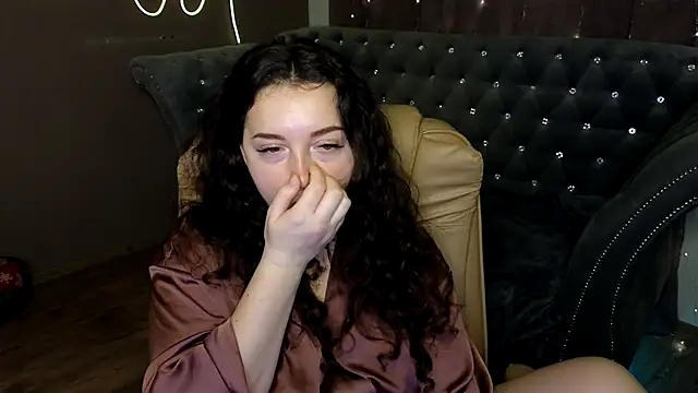 Snapshot of GloriNichols chatting on 01.10.25 GloriNichols online show from 01.10.25