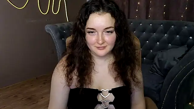 Snapshot of GloriNichols chatting on 01.25.25 GloriNichols online show from 01.25.25