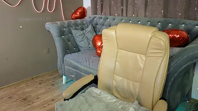 Snapshot of GloriNichols chatting on 03.20.25 GloriNichols online show from 03.20.25