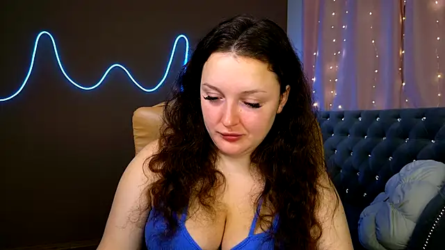 Snapshot of GloriNichols chatting on 10.06.25 GloriNichols online show from 10.06.25