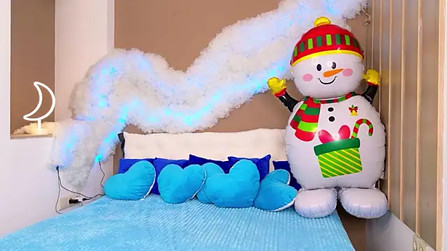 Snapshot of GloriNichols chatting on 12.02.25 GloriNichols online show from 12.02.25