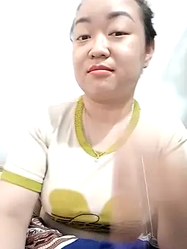 Snapshot of VyOanh2K chatting on 02.18.25 VyOanh2K online show from 02.18.25