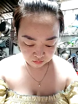 Snapshot of VyOanh2K chatting on 02.23.25 VyOanh2K online show from 02.23.25