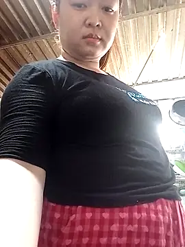 Snapshot of VyOanh2K chatting on 02.27.25 VyOanh2K online show from 02.27.25