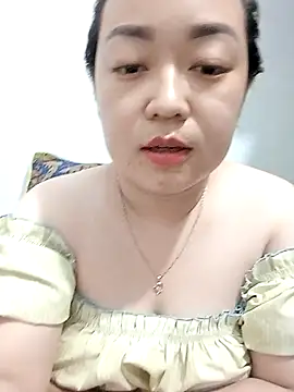 Snapshot of VyOanh2K chatting on 03.01.25 VyOanh2K online show from 03.01.25