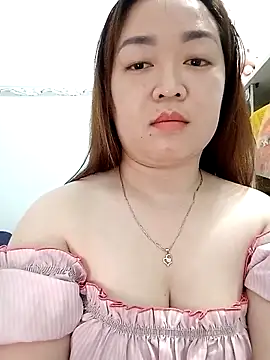 Snapshot of VyOanh2K chatting on 03.09.25 VyOanh2K online show from 03.09.25