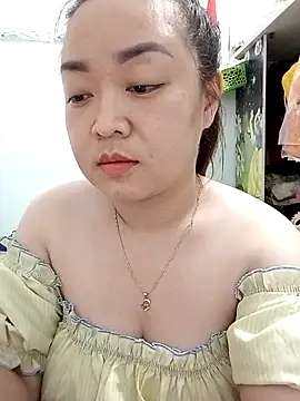 Snapshot of VyOanh2K chatting on 03.19.25 VyOanh2K online show from 03.19.25