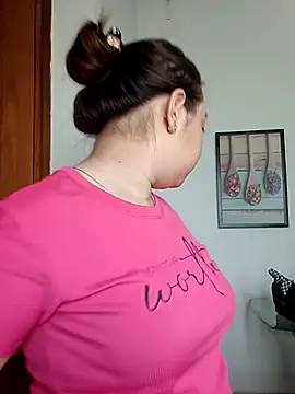 Snapshot of VyOanh2K chatting on 03.22.25 VyOanh2K online show from 03.22.25