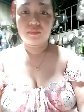 Snapshot of VyOanh2K chatting on 09.15.25 VyOanh2K online show from 09.15.25