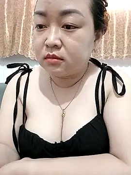 Snapshot of VyOanh2K chatting on 09.22.25 VyOanh2K online show from 09.22.25