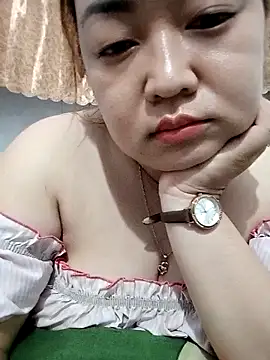 Snapshot of VyOanh2K chatting on 11.09.25 VyOanh2K online show from 11.09.25