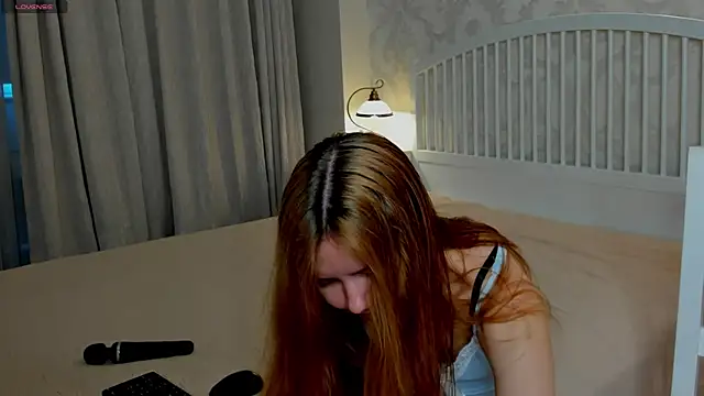 Eva  Lewis online show from 04.11.26