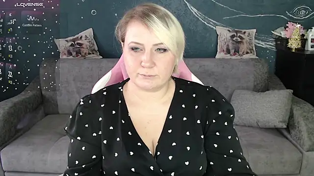 CuteHanna online show from 12.23.25