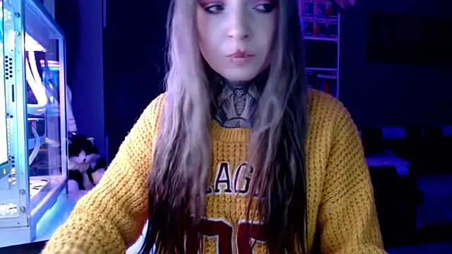 Snapshot of InesGold chatting on 02.25.25 InesGold online show from 02.25.25