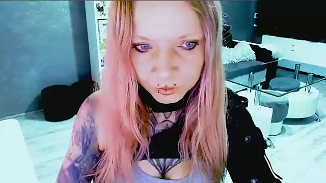 Snapshot of InesGold chatting on 09.09.25 InesGold online show from 09.09.25