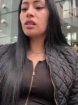 Snapshot of Sara_luna_ chatting on 01.06.25 Sara luna online show from 01.06.25