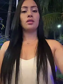 Snapshot of Sara_luna_ chatting on 11.10.25 Sara luna online show from 11.10.25