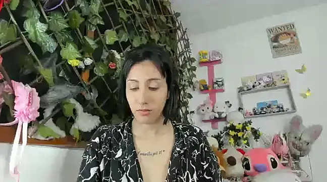 Snapshot of LunaDeCristall chatting on 02.02.25 LunaDeCristall online show from 02.02.25