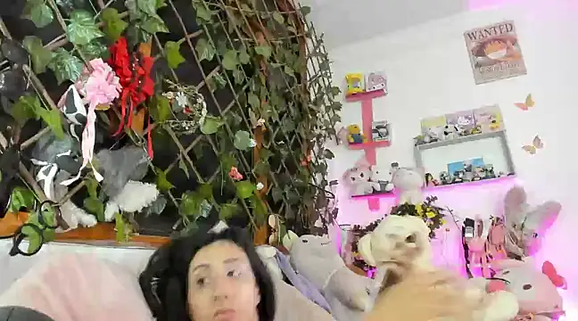 Snapshot of LunaDeCristall chatting on 02.14.25 LunaDeCristall online show from 02.14.25